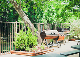 Community BBQ on the Patio -- Cook, eat under the cover patio and relax to the river passing by.